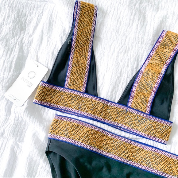 Black Bikini - Picture 4 of 8